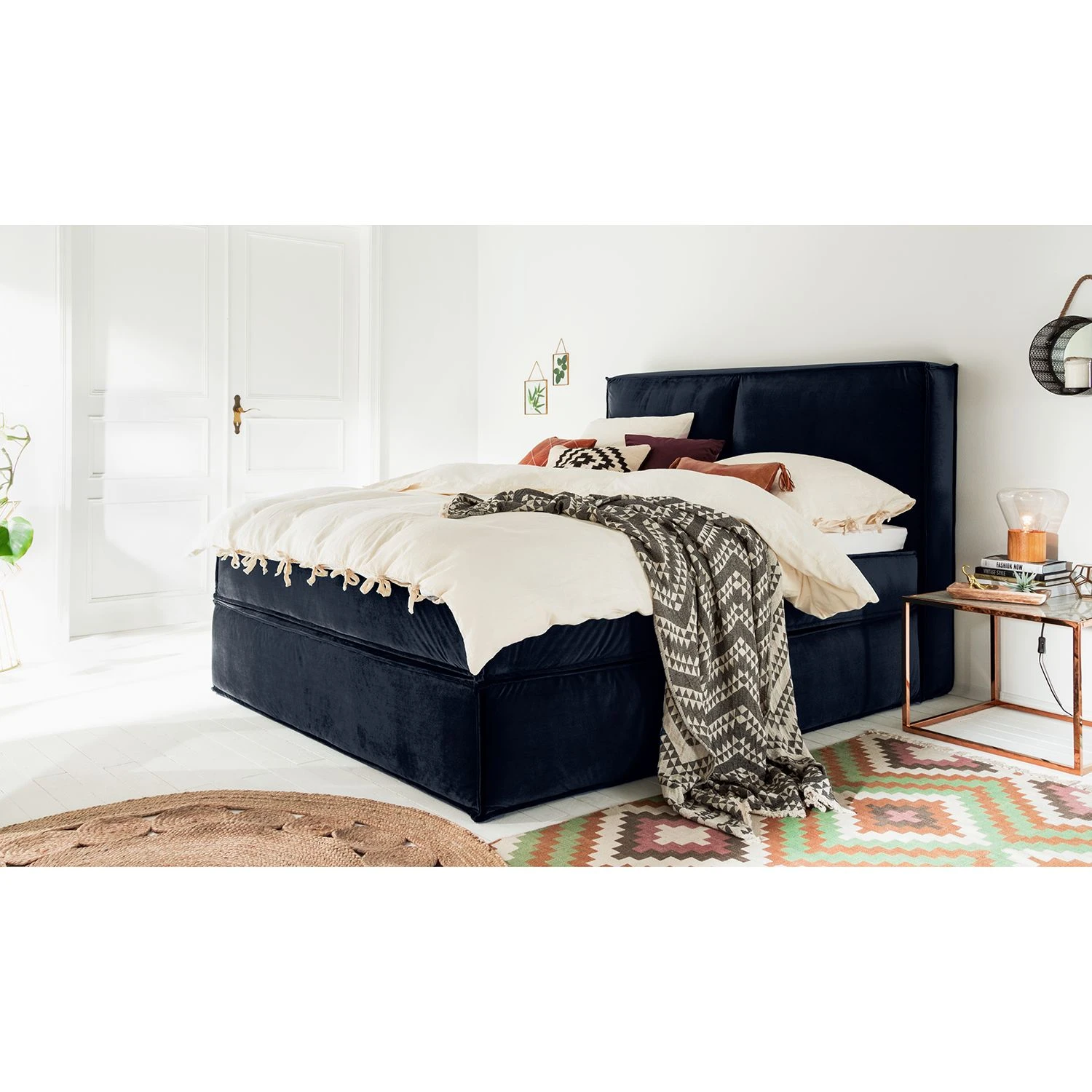 Boxspringbett Kinx - Samt Fraya: Marineblau - 180 x 200cm - H2 - 130 cm 4 Boxspringbett Kinx - Samt Fraya: Marineblau - 180 x 200cm - H2 - 130 cm – Bild 2