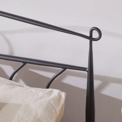 Mooved Bett Capitol City - Schwarz - 180 x 200cm -Deutschland Betten Verkäufe 2022 bett capitol city metall schwarz liegeflaeche 180 cm x 200 cm 4403024